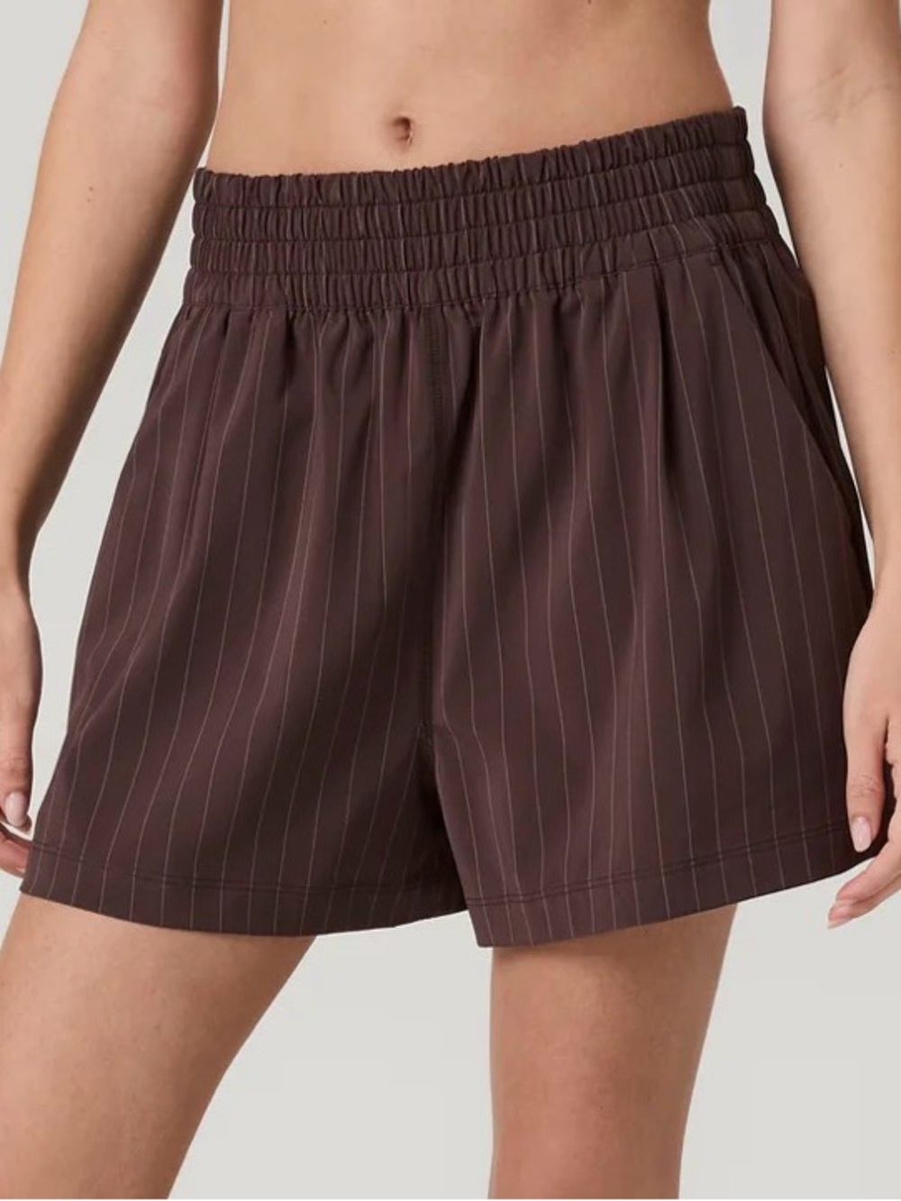 Vuori Women’s French Roast Brown Pinstripe Villa Shorts NWT M Athletic Lounge